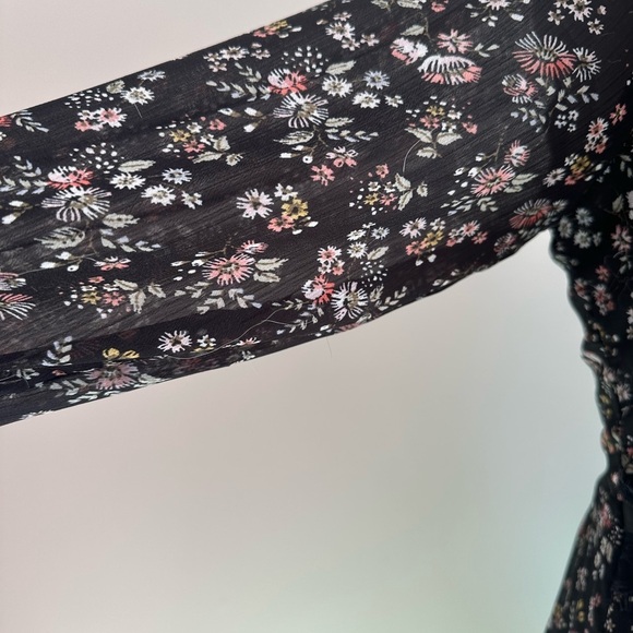 **3 for $15**Ardene Black Floral Long Sleeve Dress - Picture 3 of 6
